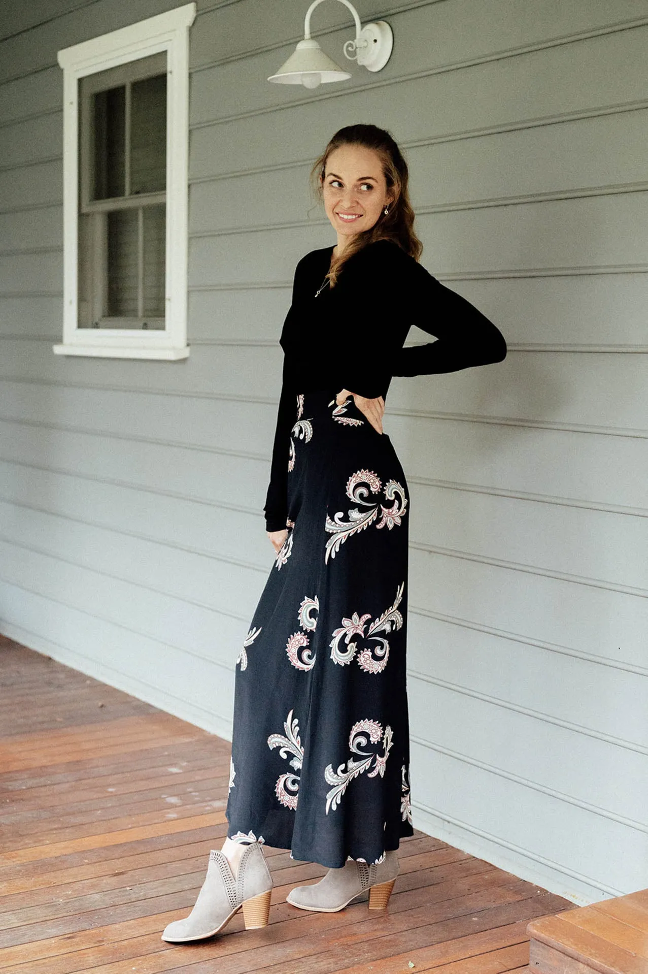 Apian Skirt - Black Paisley